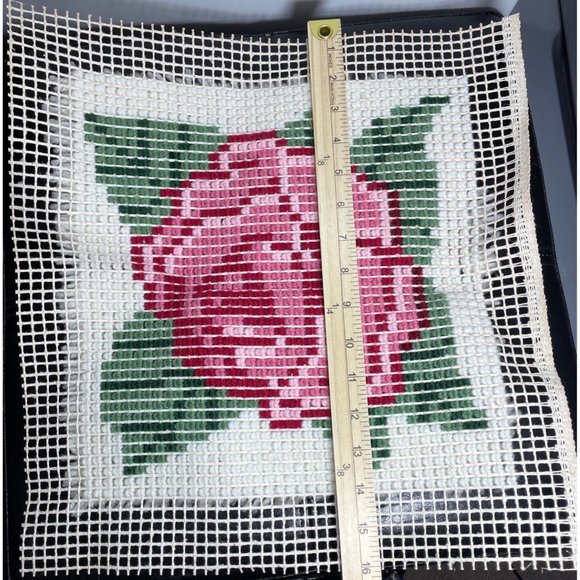Vintage finished latch hook rose flower mid century MCM 12 x 12 Pillow or Frame - Picture 3 of 3